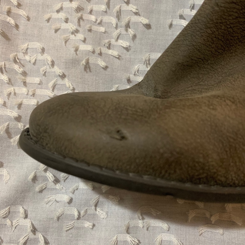 boots - Picture 2 of 5